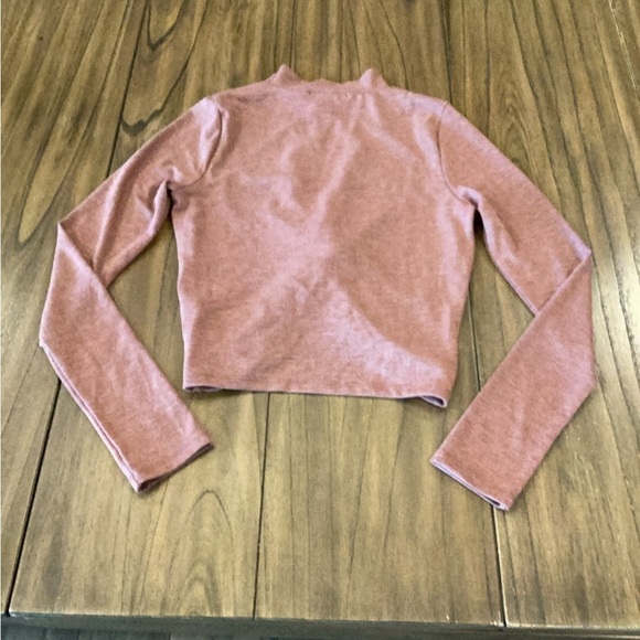 GOOD LUCK GEM Crop key hole twist pink Sweater Shirt Sz small - Picture 7 of 9